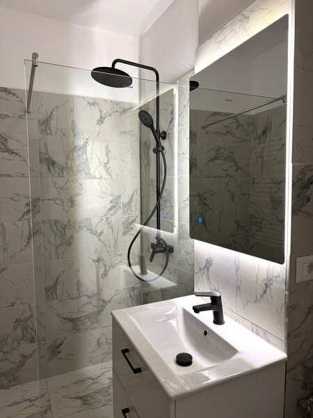 Garsoniera prima mutare! 9 Km/ 20 de min de Piata Unirii statia STB in fata